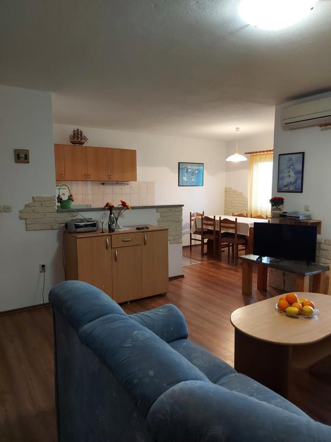 Apartmani Tatjana Okrug Gornji Exterior photo