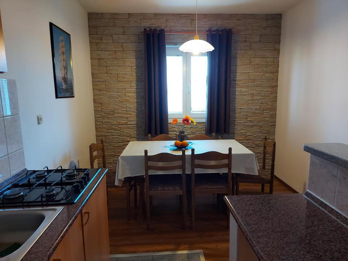 Apartmani Tatjana Okrug Gornji Exterior photo